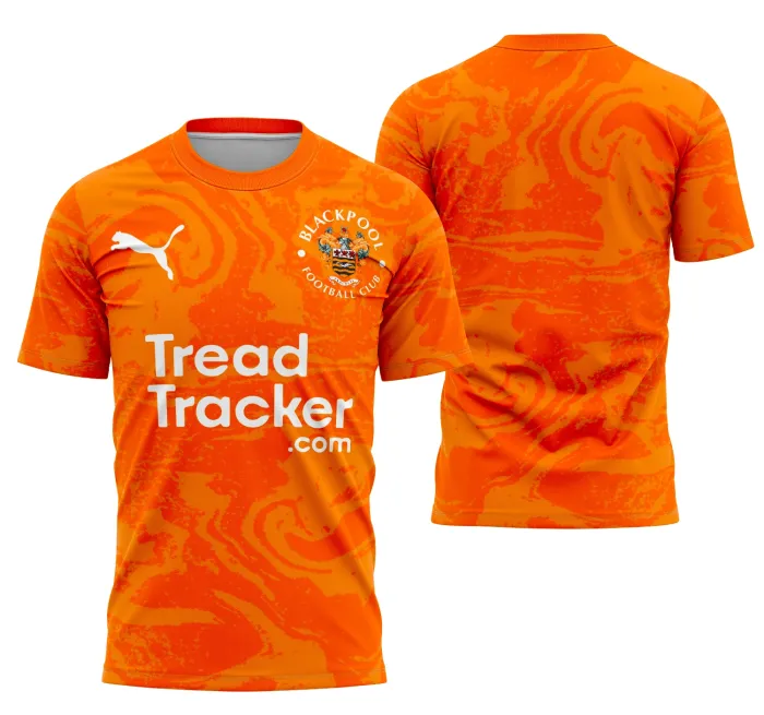 Camiseta unissex preta com logo no peito e estampa grande nas costas do Interclasse Blackpool Fc, ideal para fãs do clube que buscam estilo e conforto em camisa casual.