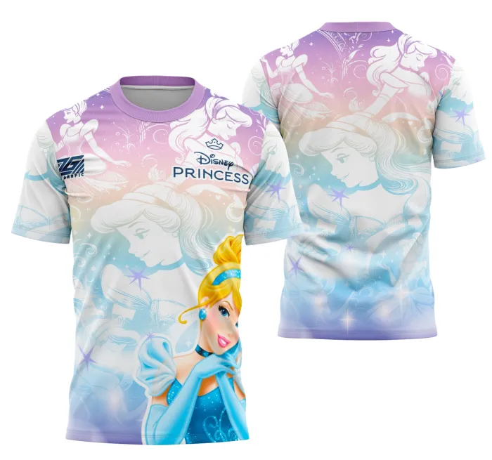 Camiseta unissex branca com logo no peito e estampa grande nas costas da série Disney, tema Interclasse Cinderela, perfeita para fãs da princesa com estilo moderno e casual.