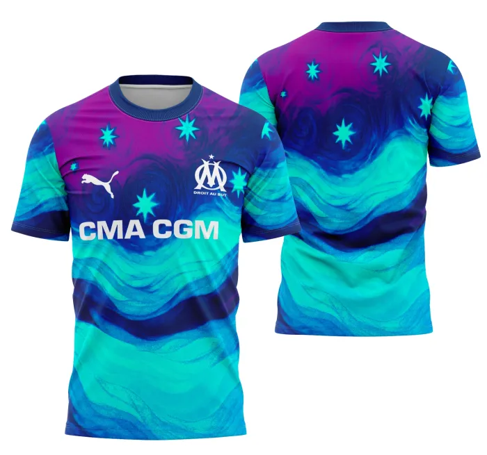 Camiseta unissex preta com logo no peito e estampa grande nas costas exibindo o conceito do Olympique de Marselha, perfeita para quem curte futebol e estilo moderno.