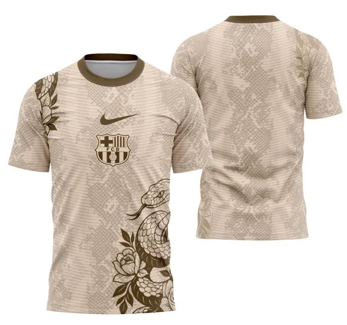 Camiseta unissex preta com logo no peito e estampa grande nas costas, tema de cobra interclasse, visual moderno e atraente para uso diário e eventos.