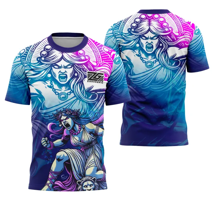 Camiseta unissex preta com logo no peito e estampa grande nas costas com tema de Deusa Grega para eventos interclasses, estilo moderno e visual marcante.