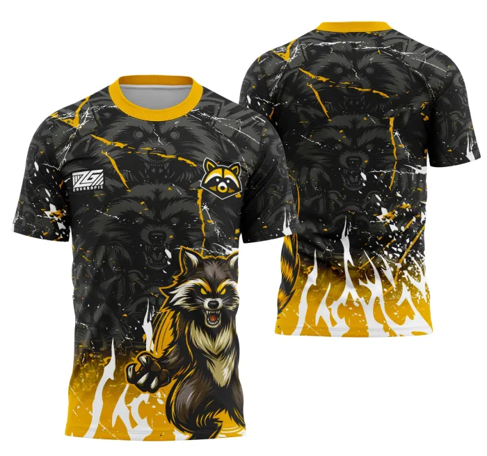 Camiseta unissex com cor base preta, logo no peito frontal e estampa grande nas costas com tema Interclasse Equipe Guaxinim, design moderno e vibrante.