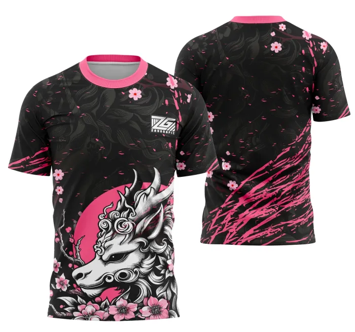 Camiseta unissex preta com logo no peito e estampa grande nas costas mostrando Kirin japonês em design marcante e vibrante, perfeita para quem busca estilo interclasse e cultura oriental.