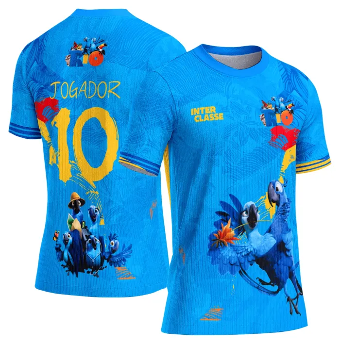 Camiseta unissex preta com logo no peito e estampa grande nas costas inspirada no modelo 876 Rio, destacando estilo moderno e conexão entre turmas.