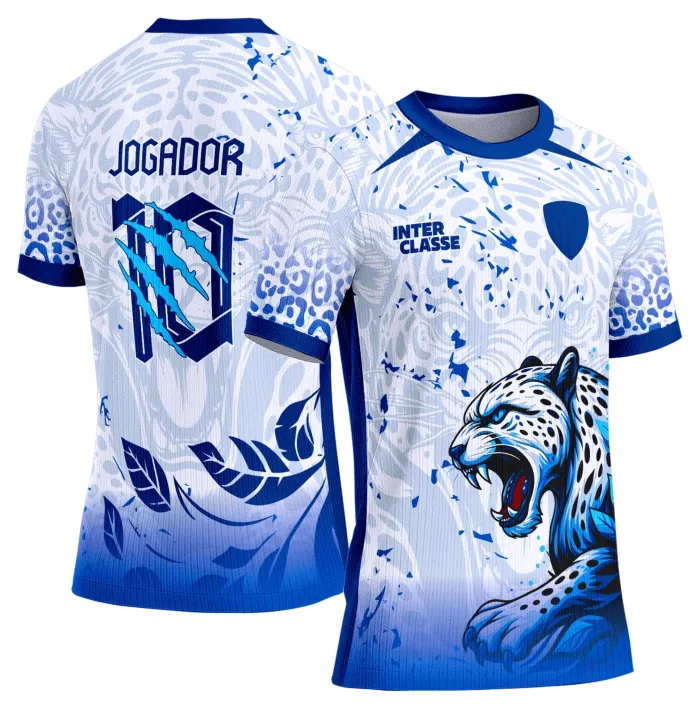 Camiseta unissex preta com logo no peito e estampa grande nas costas com tema de onça no modelo Interclasse 884, perfeita para quem curte estilo e conforto.