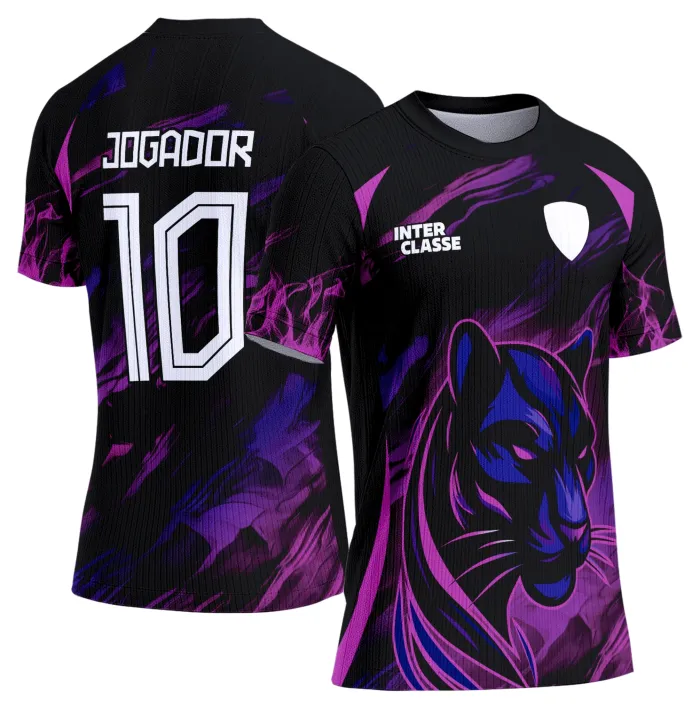 Camiseta preta unissex com logo no peito e estampa grande nas costas com tema Pantera, modelo 892, estilo moderno e urbano, perfeita para uso casual e eventos.