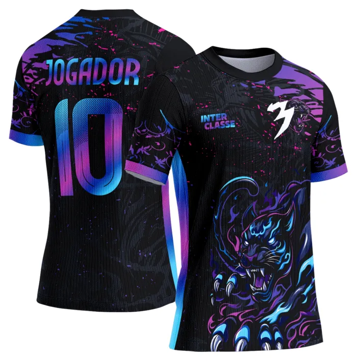 Camiseta preta unissex com logo no peito e estampa grande nas costas da Pantera do modelo 893 para eventos interclasse, visual moderno e estilo único.