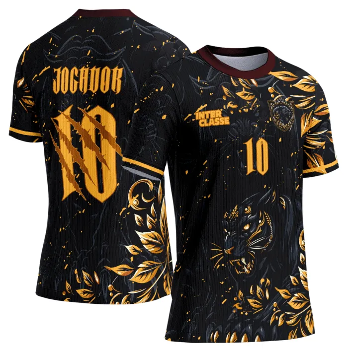 Camiseta unissex preta com logo no peito e estampa grande nas costas mostrando o tema Pantera no modelo Interclasse 898, estilo casual e moderno para usar em qualquer ocasião.