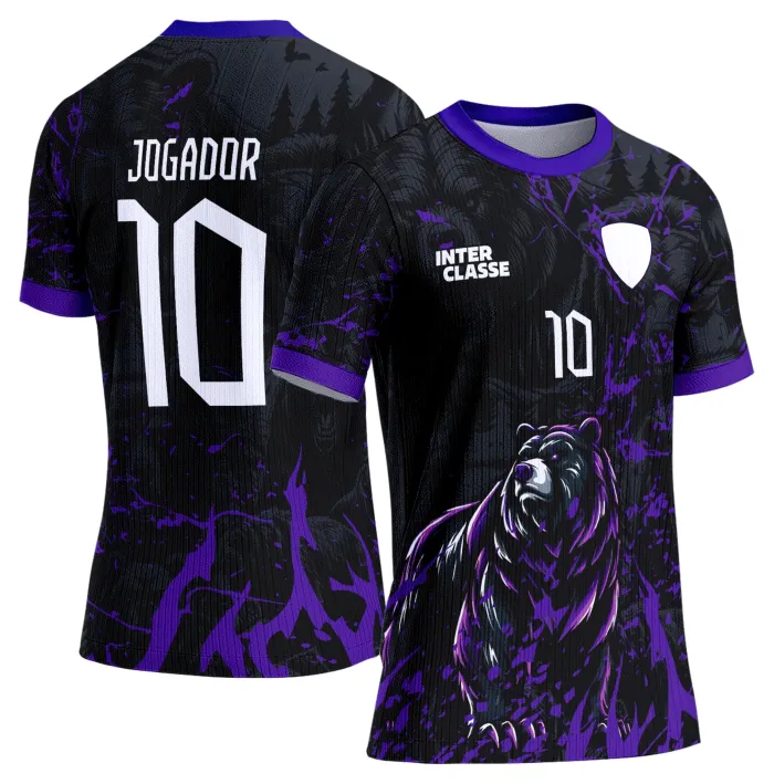 Camiseta unissex preta com logo no peito e estampa grande nas costas mostrando design do Interclasse Modelo 900 Urso, ideal para uso confortável e estiloso em eventos escolares.