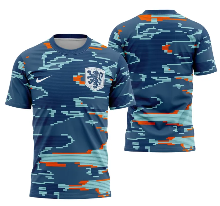 Camiseta unissex preta com logo no peito e estampa grande nas costas inspirada na camisa Interclasse Prematch da Academia KNVB Holanda, perfeita para torcer com estilo e conforto.