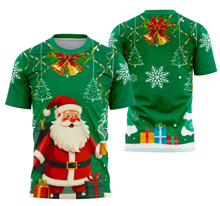 Camiseta unissex branca com logo no peito e estampa grande nas costas mostrando o tema Interclasse Projeto de Natal 8 em cores vibrantes e festivas para celebrações natalinas.