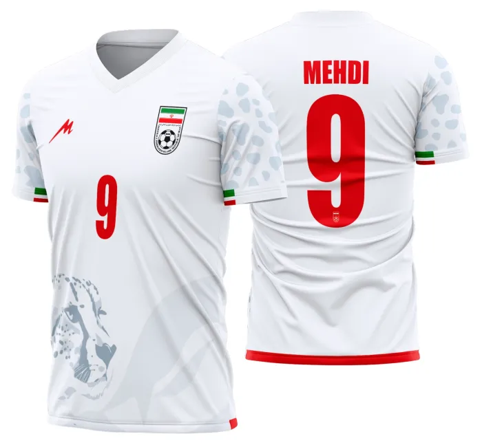 Camiseta unissex preta com logo no peito e estampa grande nas costas com tema camisa Irã titular 2026-2028, estilo moderno e esportivo ideal para torcedores e colecionadores.