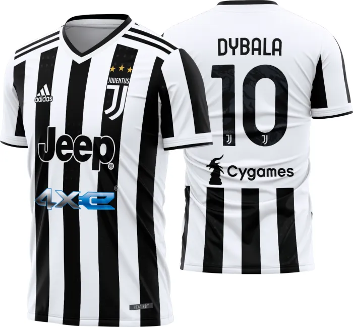 Camiseta unissex com cor base preta, logo no peito e estampa grande nas costas com o tema Juventus Titular 2021-22, ideal para torcedores que querem mostrar sua paixão pelo time.