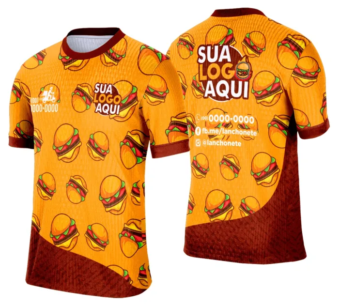 Camiseta unissex branca com logo no peito e estampa grande nas costas com tema de lanche e hamburgueria