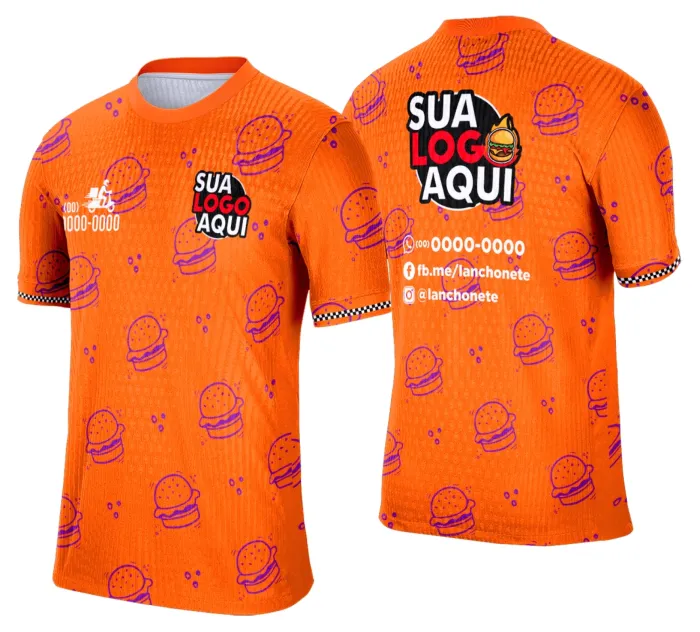 Camiseta unissex branca com logo no peito e estampa grande nas costas com tema de lanche e hamburgueria