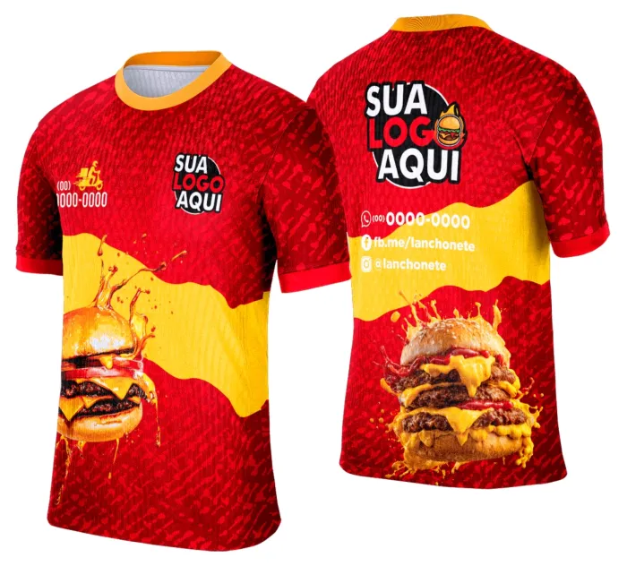 Camiseta unissex branca com logo no peito e estampa grande nas costas com tema de lanche e hamburgueria