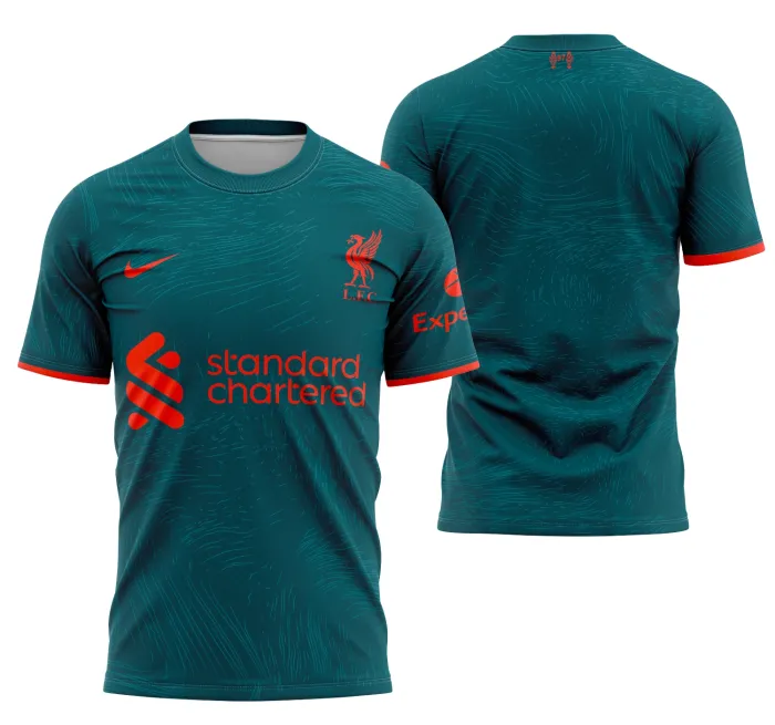 Camiseta unissex preta com logo no peito e estampa grande nas costas representando a Camisa Liverpool Alternativa 2022-2023, ideal para fãs do time que buscam estilo e conforto.