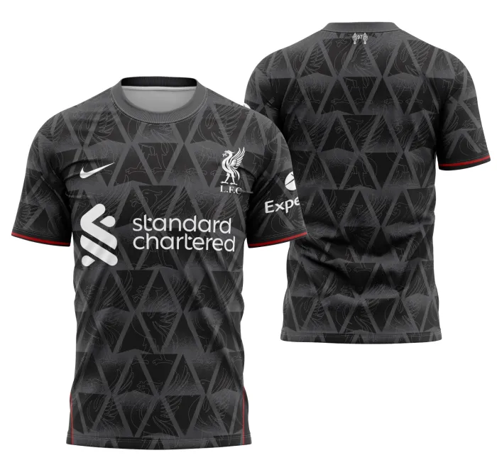 Camiseta preta unissex com logo no peito e estampa grande nas costas, tema Liverpool Concept 22-23, modelo moderno e versátil para fãs do futebol.
