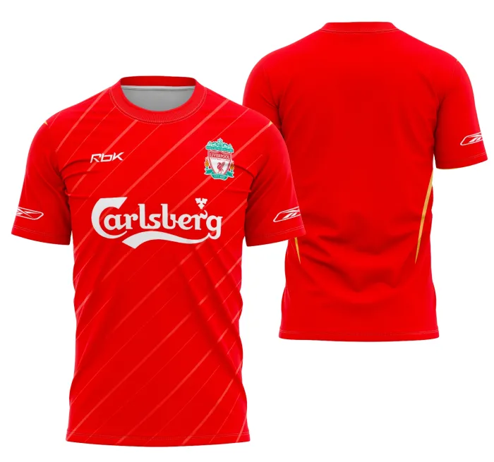 Camiseta unissex branca com logo no peito e estampa grande nas costas do Liverpool Local 2005-2006, perfeita para fãs do futebol clássico.