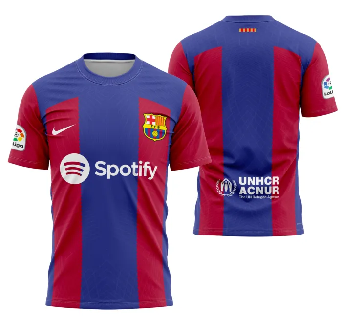 Camiseta unissex preta com logo no peito e estampa grande nas costas, mostrando design inspirado na Camisa Local de Barcelona 2023-2024, visual moderno e esportivo.