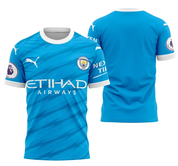 Camiseta unissex preta com logo no peito e estampa grande nas costas com tema Manchester City Concept 2021, ideal para fãs do futebol moderno.