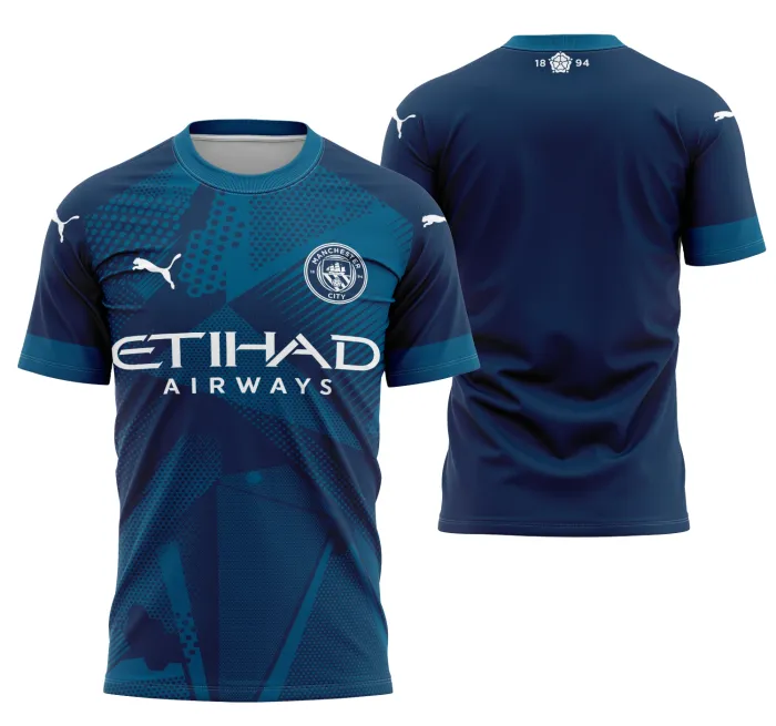 Camiseta unissex com logo no peito e estampa grande nas costas, temática Manchester City Concept 2022 Modelo 1, cor base preta, visual moderno e esportivo.