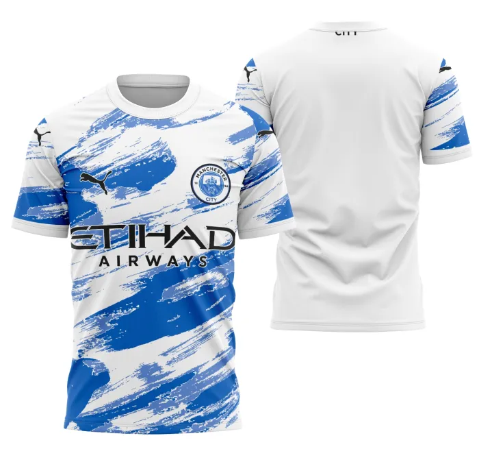 Camiseta unissex preta com logo no peito e estampa grande nas costas inspirada em Manchester City Concept 2023 Modelo 3, destaque para design moderno e esportivo.