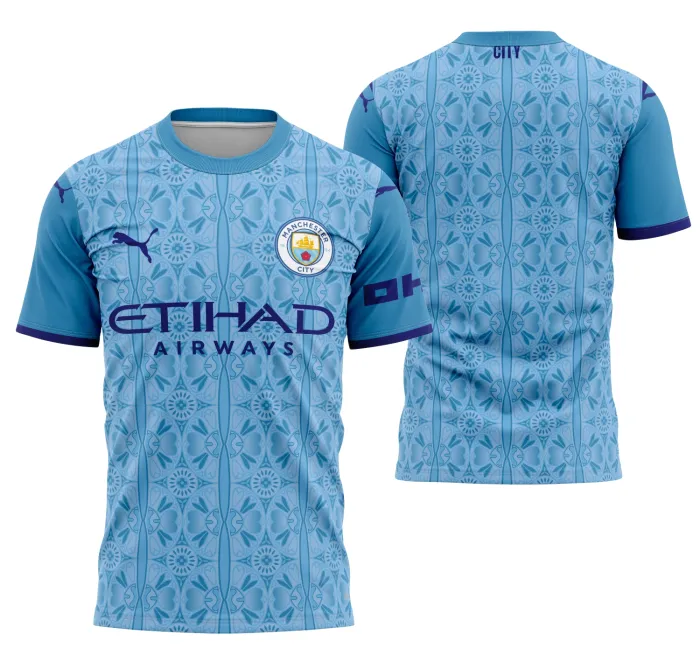 Camiseta unissex preta com logo no peito e estampa grande nas costas inspirada no Manchester City Concept 2025, design moderno e estiloso para fãs do futebol.