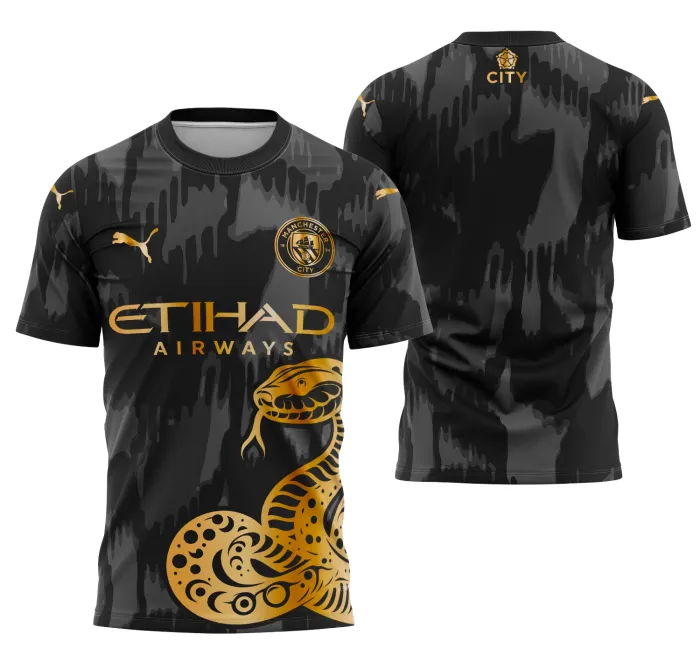 Camiseta unissex preta com logo no peito e estampa grande nas costas inspirada no Manchester City Concept 2025 Modelo 5, ideal para fãs do time e estilo moderno.