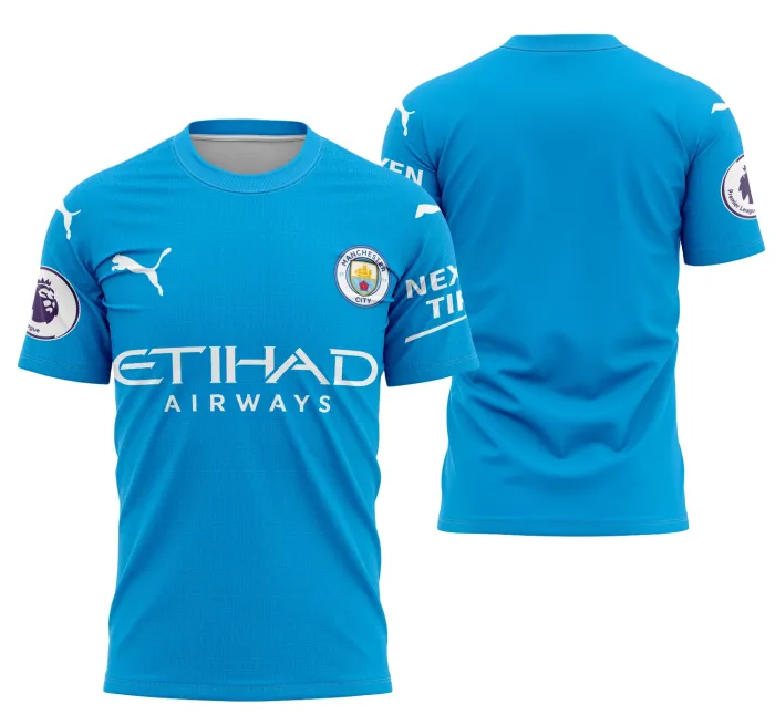 Camiseta unissex branca com logo do Manchester City no peito e estampa grande nas costas, representando o modelo local 2021-2022, perfeita para fãs e torcedores.
