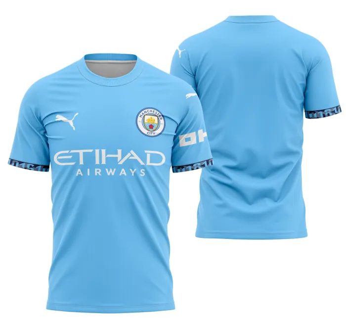 Camiseta unissex preta com logo no peito e estampa grande nas costas com tema Manchester City Local 2024-2025, ideal para fãs do futebol, estilo moderno e confortável.