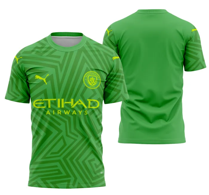 Camiseta unissex preta com logo no peito e estampa grande nas costas inspirado no Manchester City Portero Concept 2023, perfeita para torcedores e fãs do futebol.