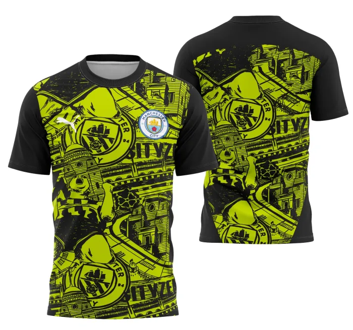 Camiseta unissex preta com logo no peito e estampa grande nas costas inspirada na camisa Manchester City Pre-Match 2024-2025 Modelo 3, perfeita para torcedores e fãs do time.