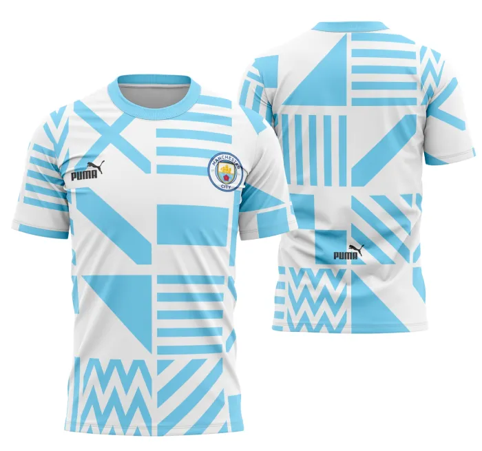 Camiseta unissex preta com logo no peito e estampa grande nas costas inspirada na Camisa Manchester City Pre-Match 22-23, design moderno e estilo esportivo.