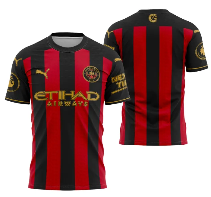 Foto de camiseta unissex na cor preta com logo no peito e estampa grande nas costas tematizando Manchester City Visita 22-23 Concept, ideal para fãs do futebol com estilo único.