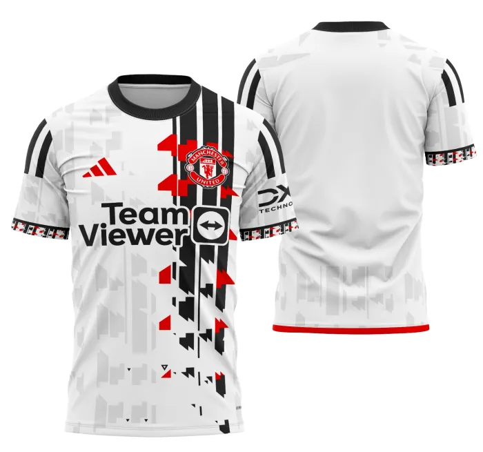 Camiseta unissex preta com logo no peito e estampa grande nas costas inspirada no Manchester United Concept 2023 Modelo 1.