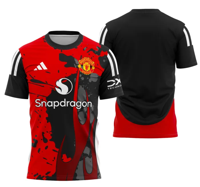 Camiseta unissex preta com logo no peito e estampa grande nas costas do Manchester United Concept 2024, estilo moderno e vibrante, perfeita para torcedores e fãs do futebol.