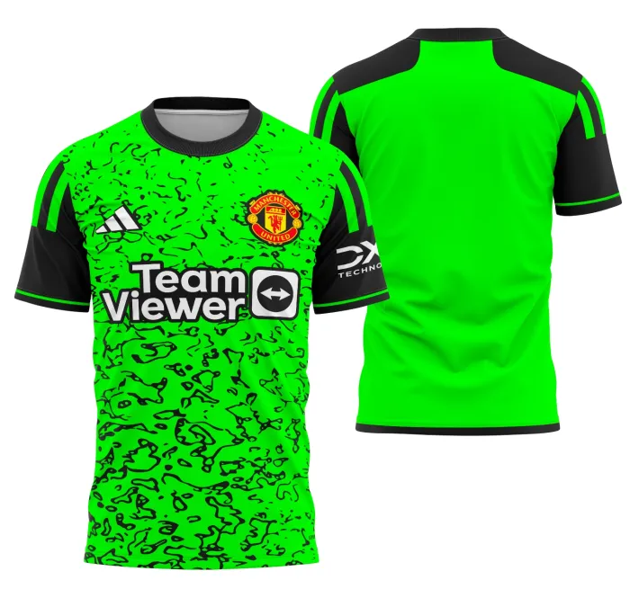 Camiseta unissex preta com logo no peito e estampa grande nas costas inspirada no Manchester United Concept 2024 Modelo 3, design moderno e vibrante.