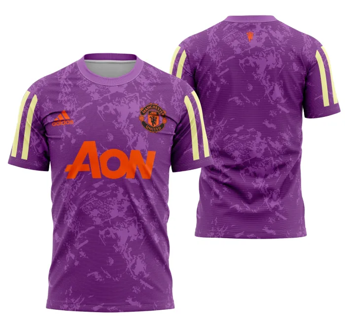 Camiseta unissex preta com logo no peito e estampa grande nas costas com tema Manchester United Entrenamiento 2020-2021, ideal para fãs e colecionadores.