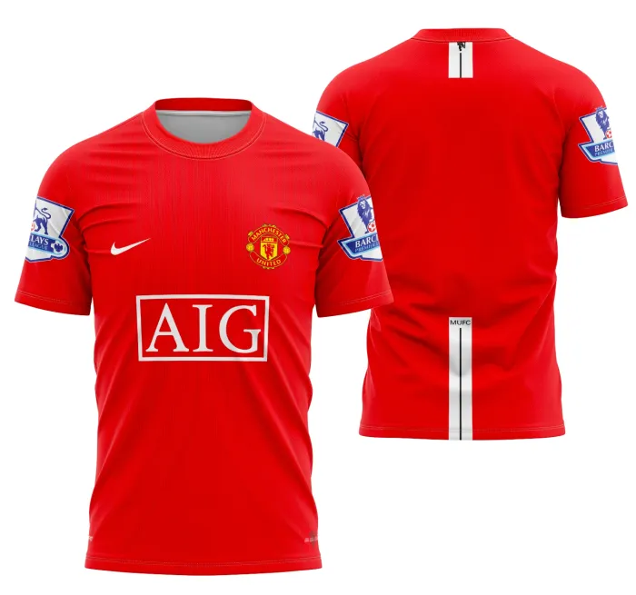 Camiseta unissex preta com logo no peito e estampa grande nas costas da camisa Manchester United Local 2008, design clássico e elegante para fãs do futebol inglês.