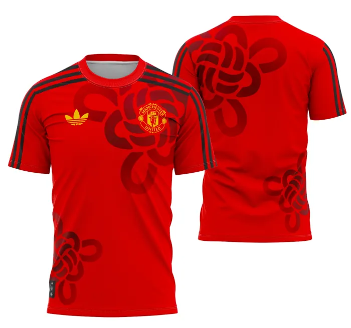 Camiseta unissex preta com logo no peito e estampa grande nas costas, tema Manchester United Pre-Match 2025-2026, ideal para torcedores estilosos.