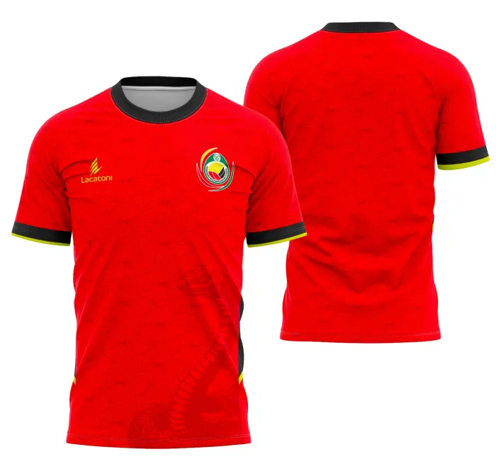 Camiseta unissex preta com logo no peito e estampa grande nas costas, tema Moçambique Local 2025-2026, ideal para fãs e colecionadores.