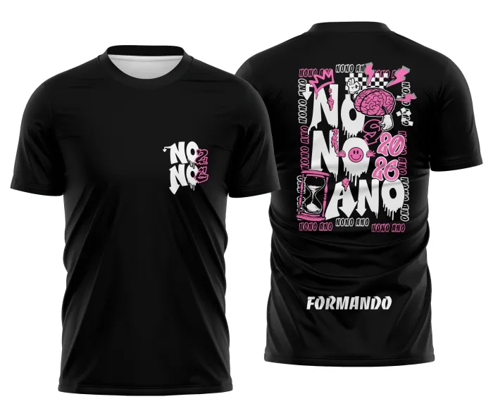 Camiseta unissex preta com logo no peito e estampa grande nas costas, mostrando design inspirado no Nono Ano Ampulheta Graffit, perfeita para quem busca estilo urbano e moderno.