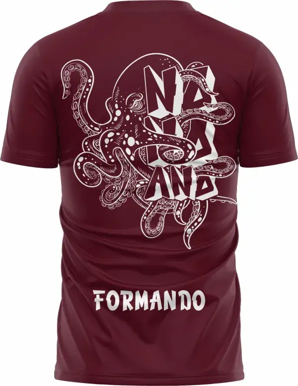 Camiseta unissex vinho com logo no peito e estampa grande nas costas mostrando design de polvo, perfeita para quem busca estilo e conforto em roupa casual.