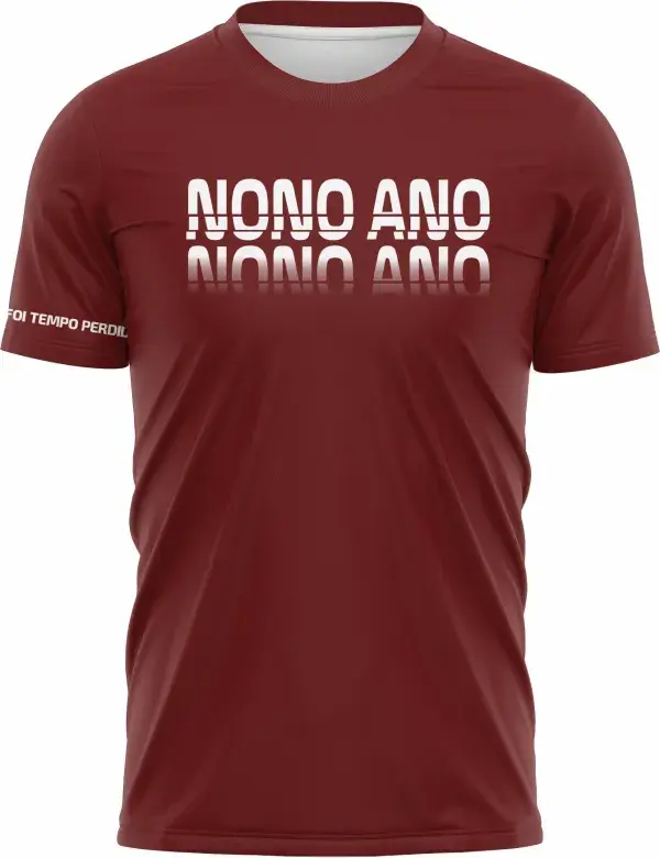 Camiseta unissex preta com logo no peito e estampa grande nas costas com tema Nono Ano Tempo Perdido, design moderno e estiloso, ideal para uso casual ou eventos escolares.