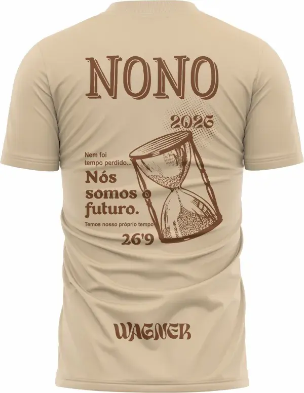 Foto de camiseta unissex preta, com logo no peito e estampa grande nas costas representando Nono Ano Tempo Perdido, ideal para uso escolar e eventos de despedida.