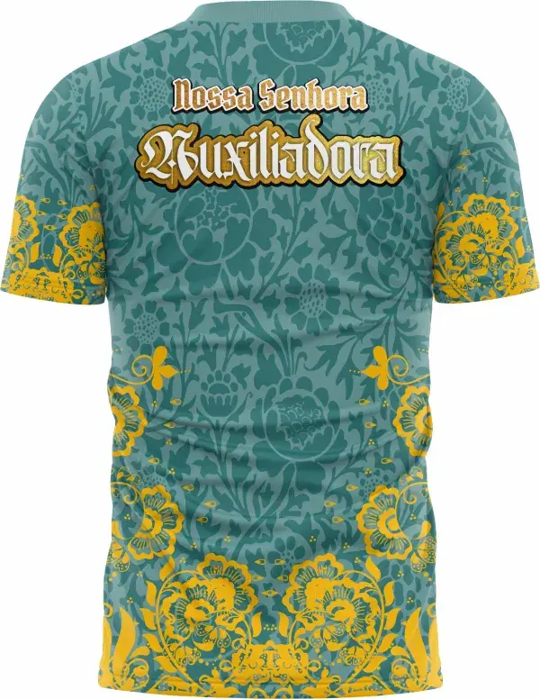 Camiseta unissex branca com logo no peito e estampa grande nas costas da Nossa Senhora Auxiliadora, transmitindo fé e proteção para quem veste