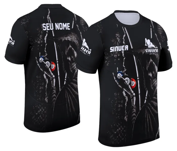 Camiseta unissex preta com logo no peito e estampa grande nas costas mostrando tema de sinuca e bilhar, design moderno e atraente ideal para fãs do jogo.