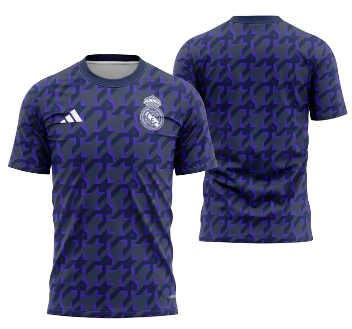 Camisa unissex preta com logo no peito e estampa grande nas costas inspirada na Pré-Jogo do Real Madrid 2023-2024, ideal para torcida e estilo casual.