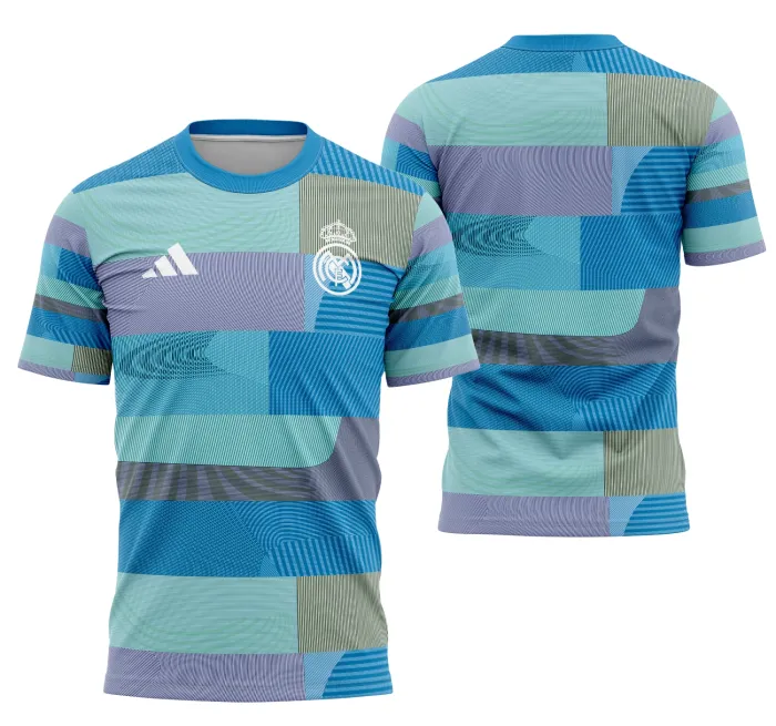 Camiseta unissex preta com logo do Real Madrid no peito e estampa grande nas costas do modelo Pré-Jogo 2025-2026, ideal para fãs do time.